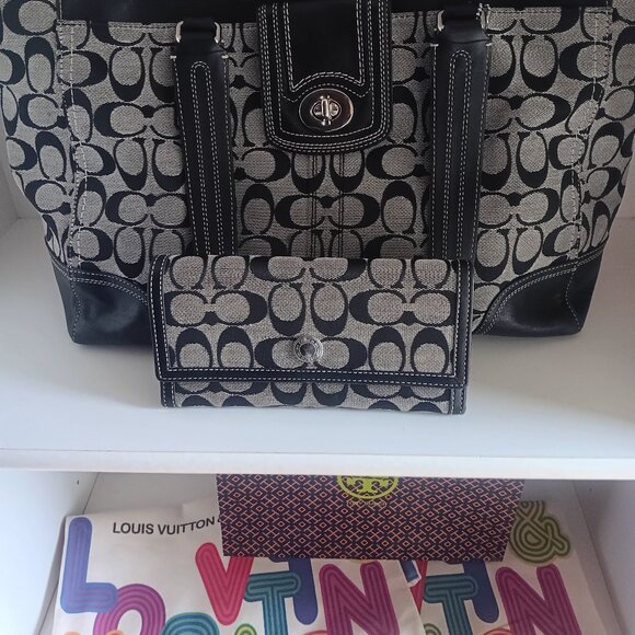 COACH Handbags - WEEKEND SPECIAL ONLY ! COACH LARGE TOTE WITH MATCHING WALLET
